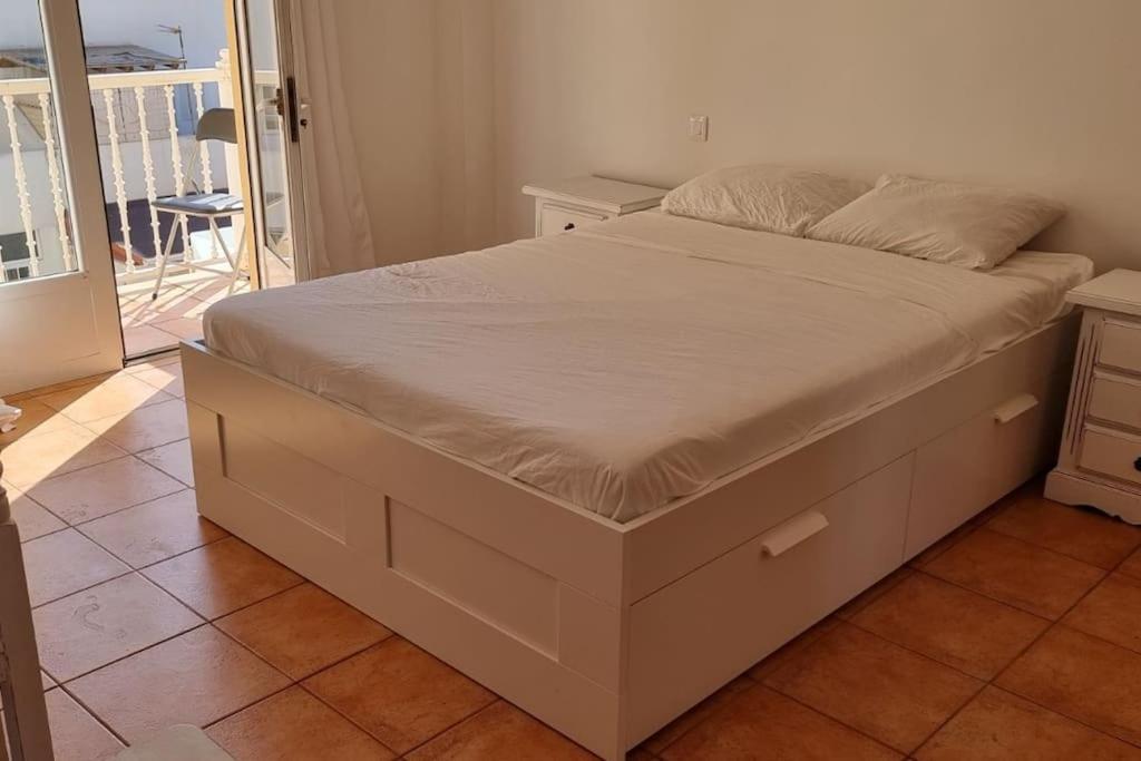 קורלחו Gilda: Beautiful Spacious Apartment. Seaview From Rooftop Terrace מראה חיצוני תמונה