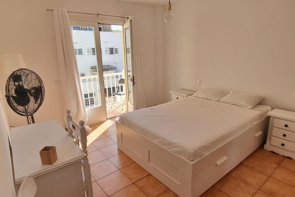 קורלחו Gilda: Beautiful Spacious Apartment. Seaview From Rooftop Terrace מראה חיצוני תמונה